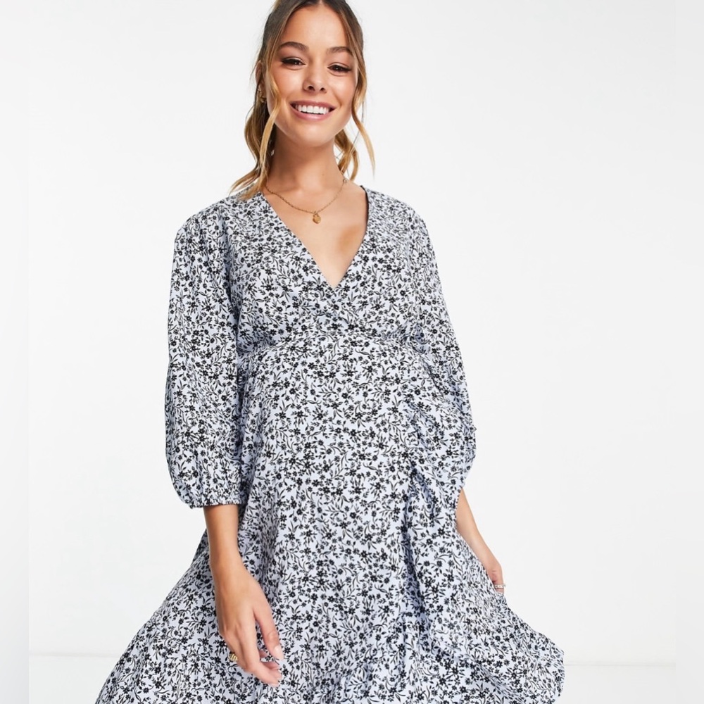 Maternity V-Neck Dress -Size 6 - never worn